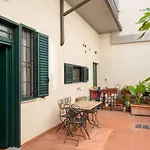Florence Statuto Apartment With Small Courtyard